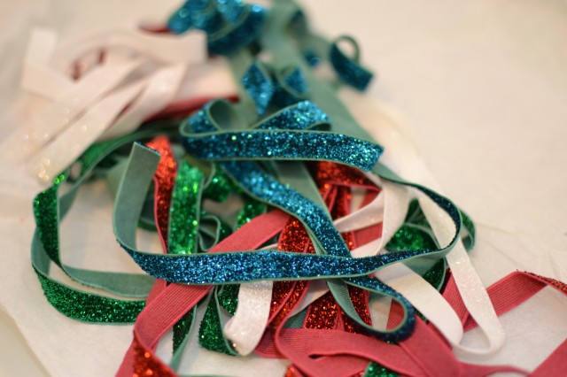 Christmas Hair Ties Warfieldfamily   DSC 80771 640x426 